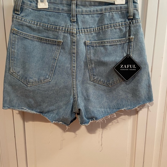 Jean Shorts with Pocket Detail - Picture 5 of 9